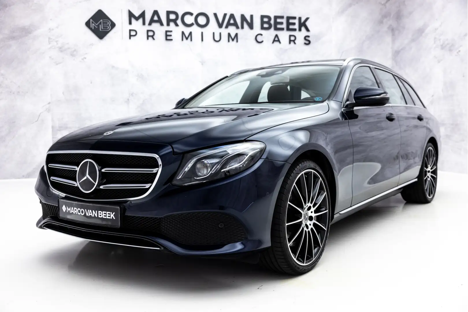 Mercedes-Benz E 400 Estate d 4Matic | Exclusive | Pano | 20" AMG | Dis Blau - 1