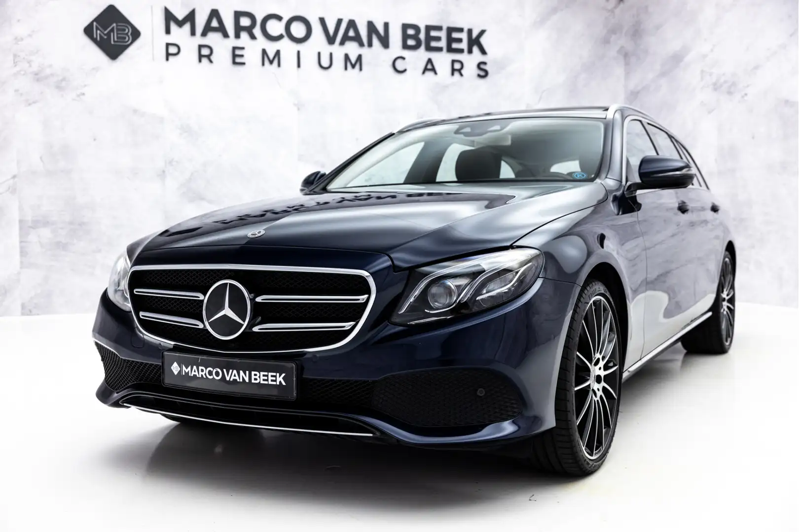 Mercedes-Benz E 400 Estate d 4Matic | Exclusive | Pano | 20" AMG | Dis Blau - 2