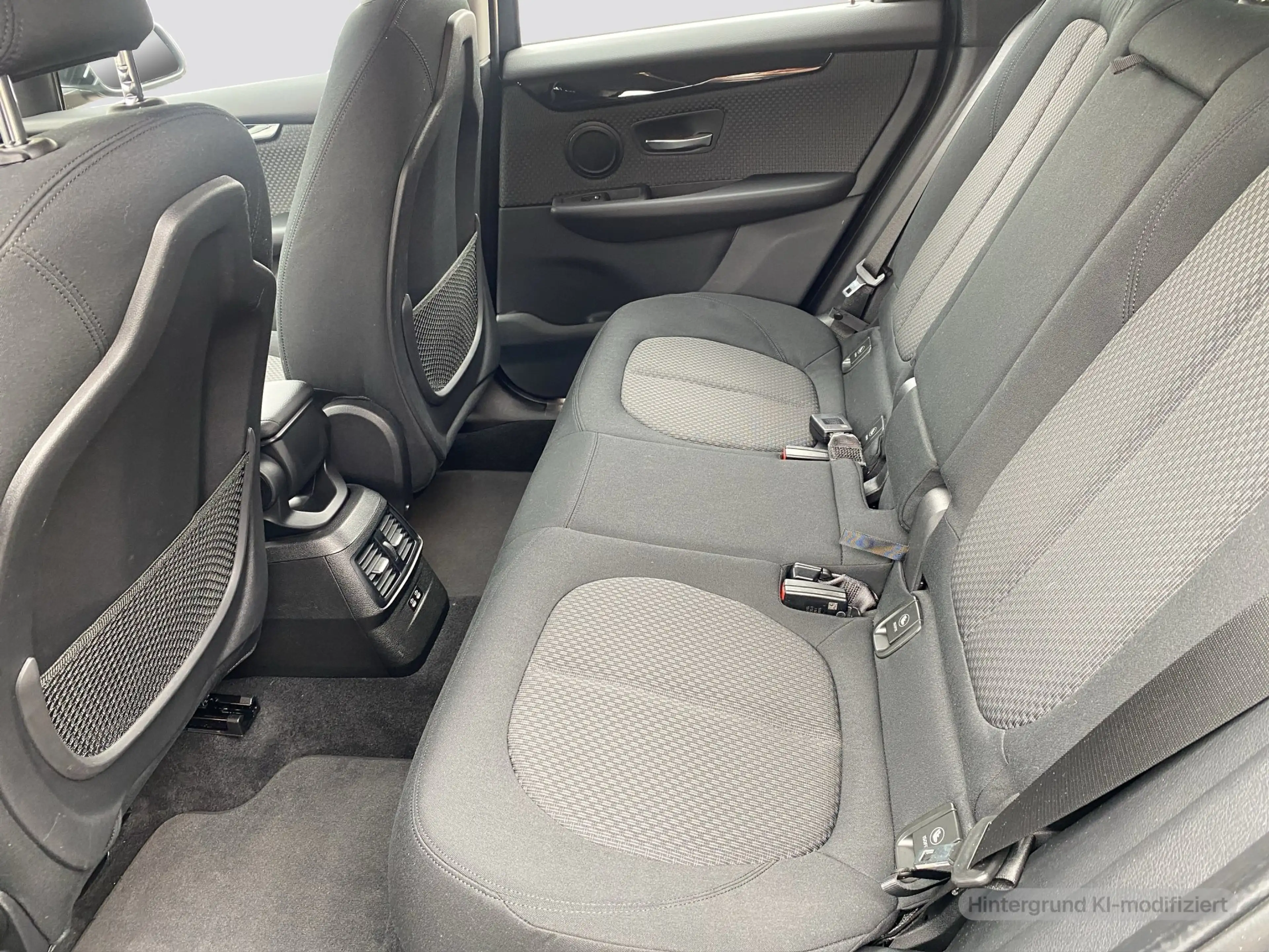 BMW 225 xe iPerformance Active Tourer — photo 13