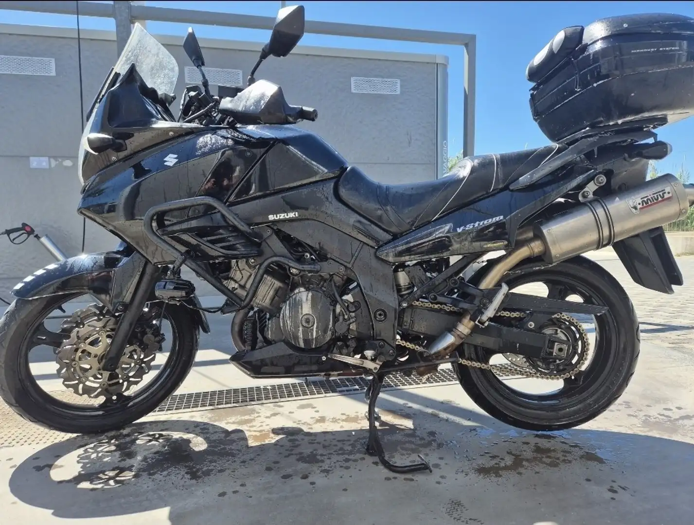 Suzuki V-Strom 1000 Negro - 1