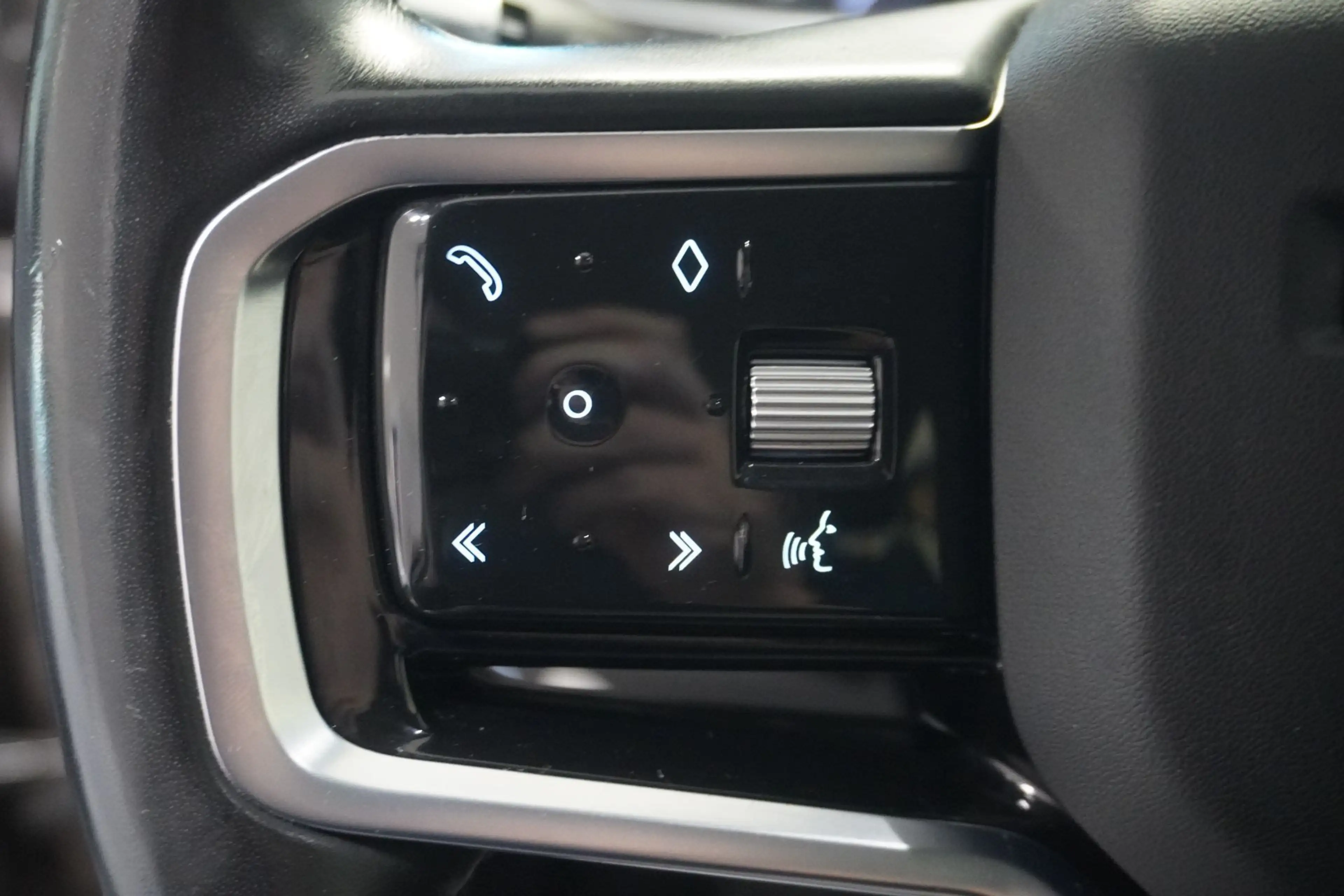 Land Rover Range Rover Evoque P300e PHEV 4WD Aut./LED/Navi — photo 12