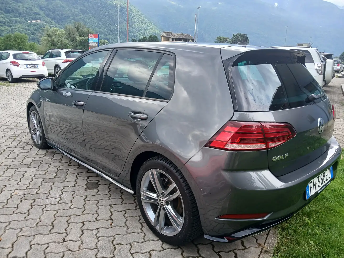 Volkswagen Golf Golf 5p 1.6 tdi Executive 115cv R-LINE Grigio - 2