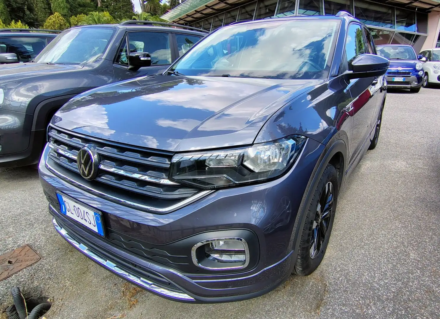 Volkswagen T-Cross 1.0 TSI 110 CV Sport Grijs - 1