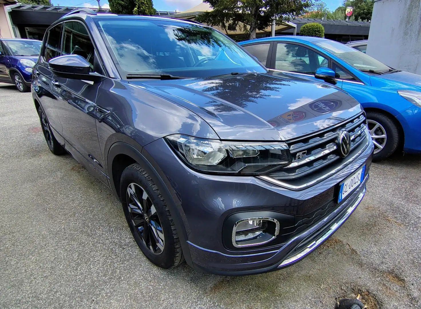 Volkswagen T-Cross 1.0 TSI 110 CV Sport Grijs - 2
