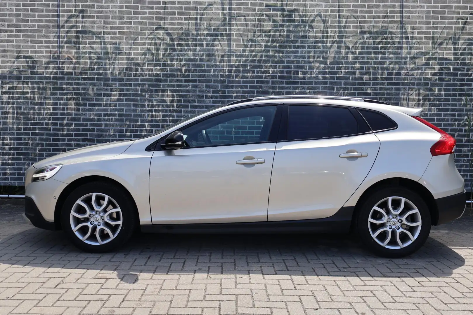 Volvo V40 Cross Country 1.5 T3 Polar+ Luxury | Adaptieve cruise control | Braun - 2