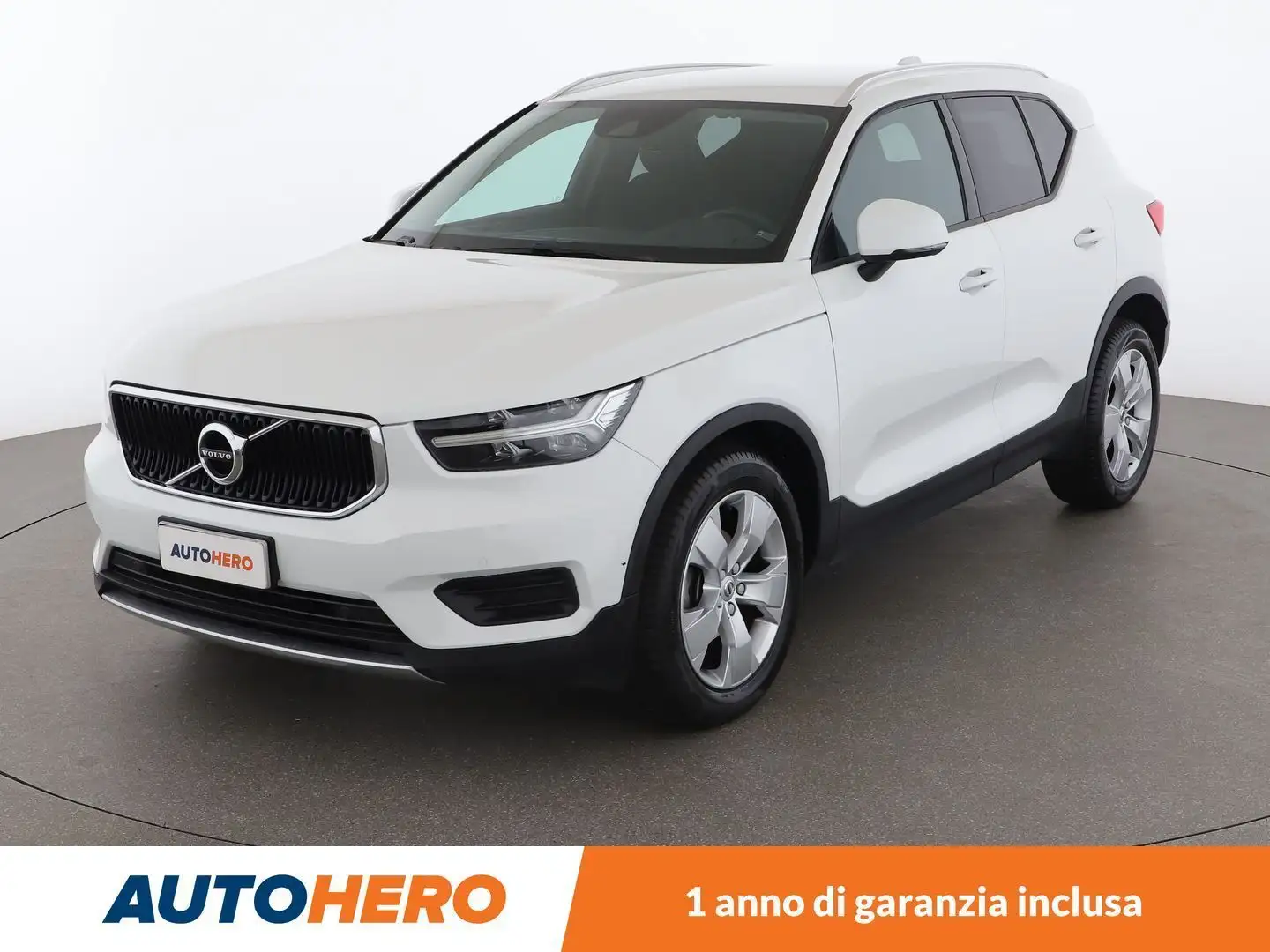 Volvo XC40 2.0 D3 Momentum Pro Geartronic Bianco - 1