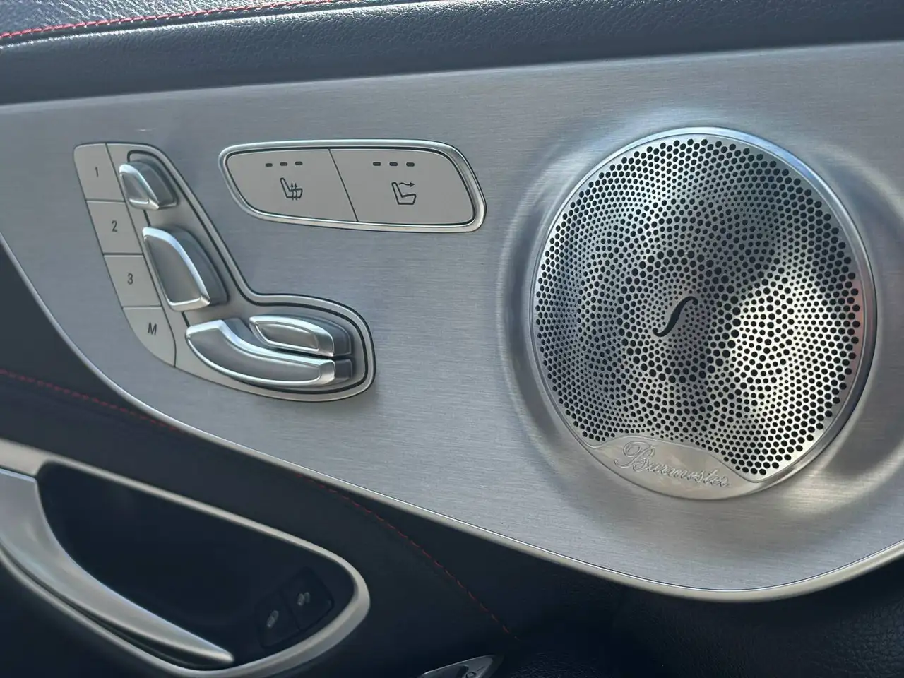 Mercedes-Benz C-Class снимка Mercedes-Benz C-Class