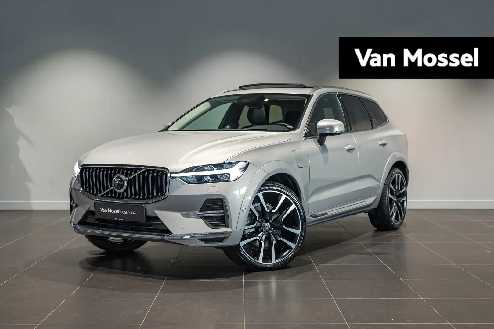 Volvo XC60 2.0 T6 Plug-in hybrid AWD Ultimate Black Edition Argento - 1