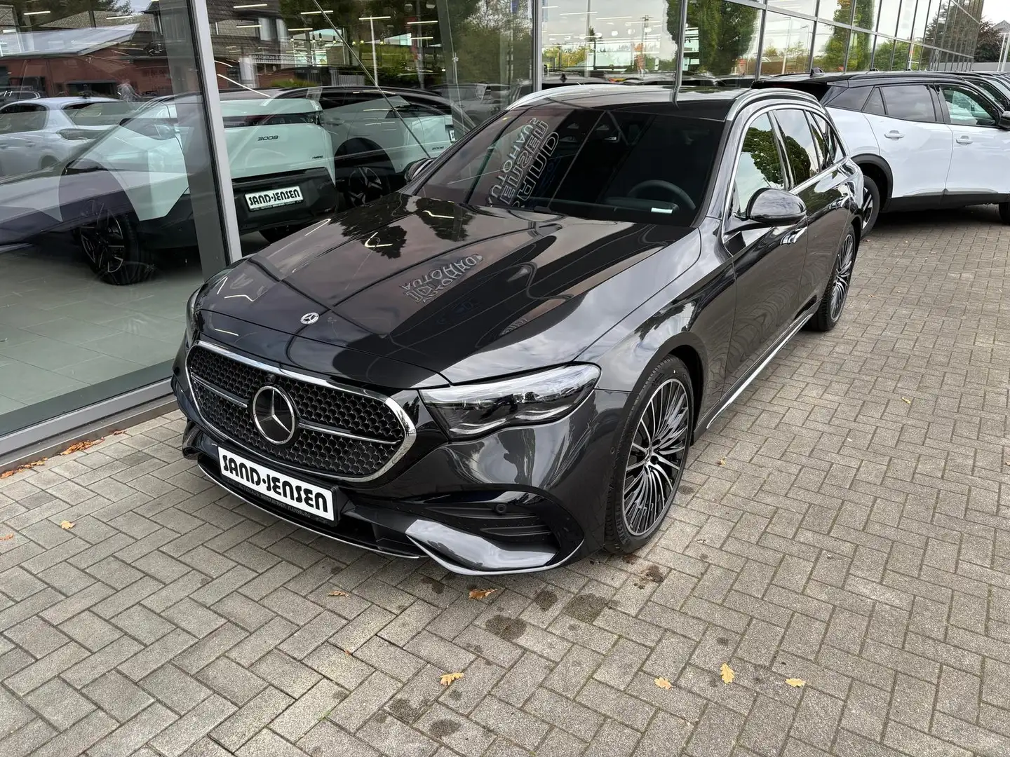 Mercedes-Benz E 220 d T-Modell AMG Line Adv+ 20" Fahrass+ AHK Grau - 2