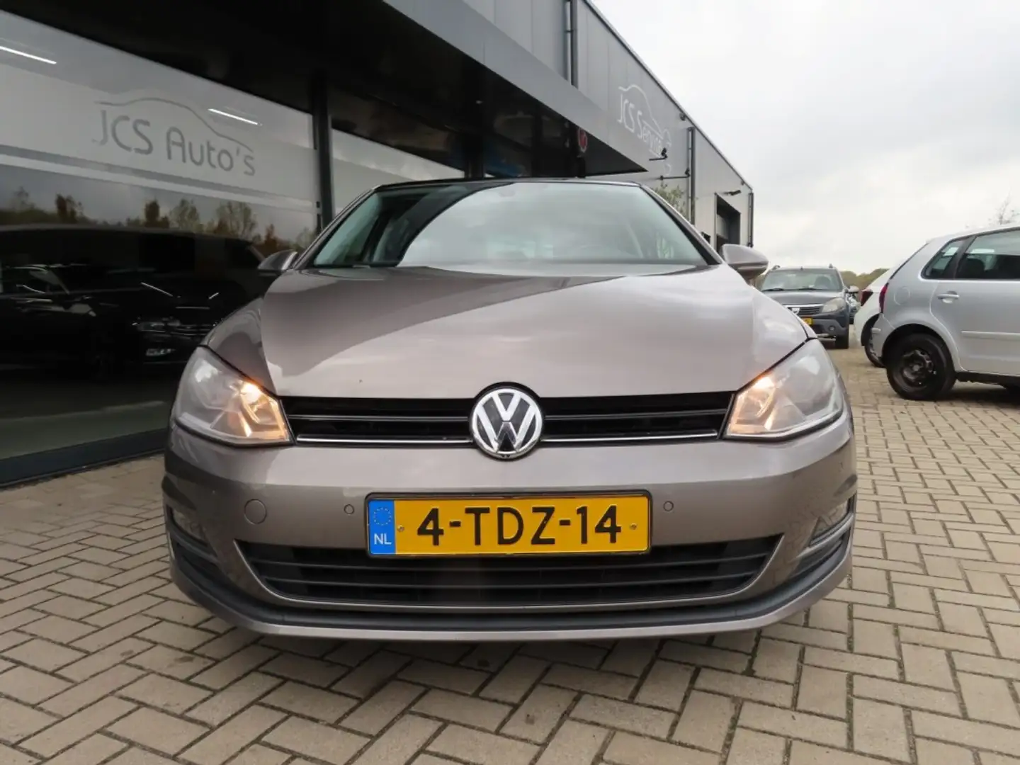 Volkswagen Golf 1.2 TSI Comf. Aut. Ecc Cruise 2x Pdc Pano Navi 201 Grijs - 2