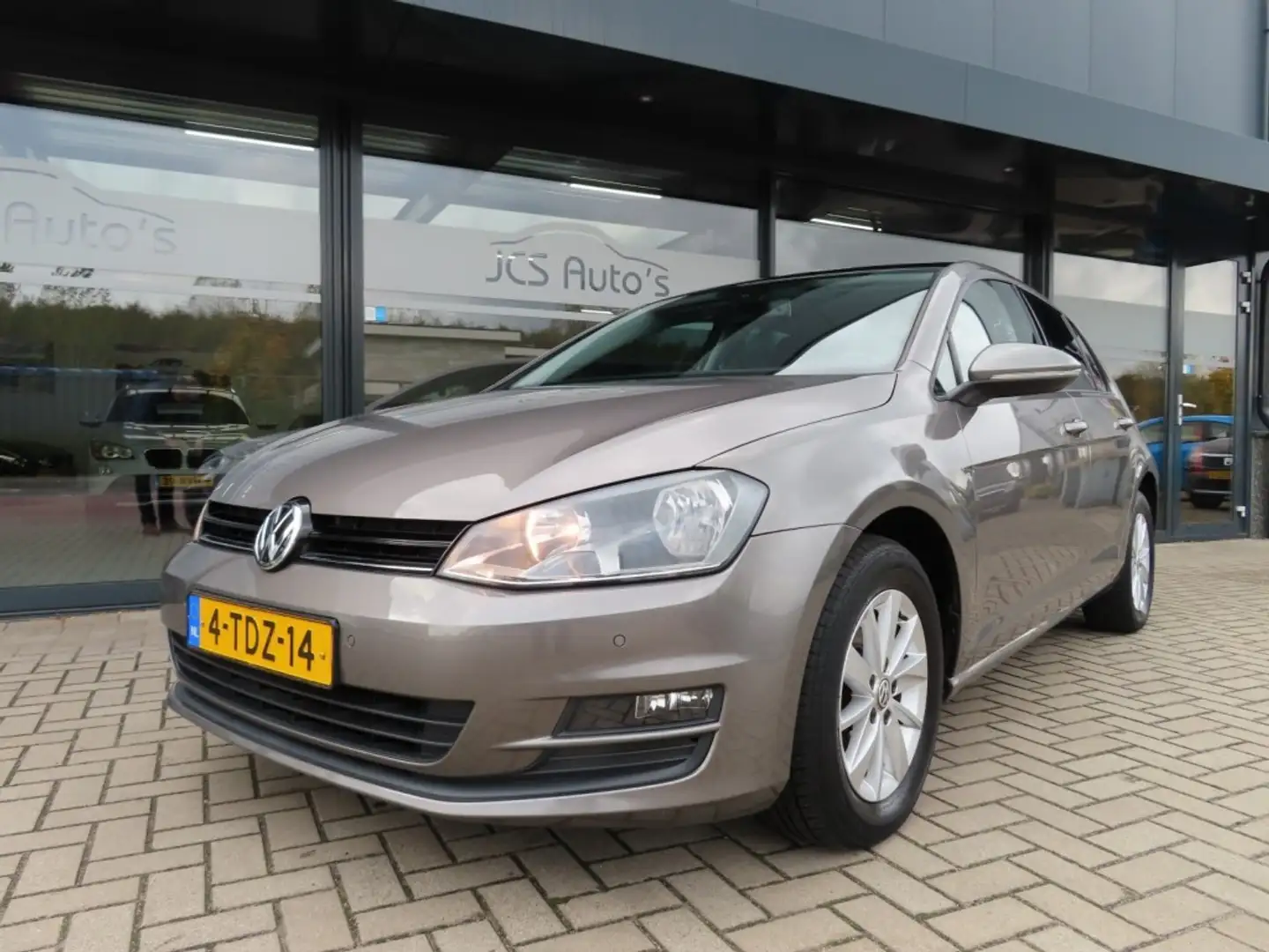 Volkswagen Golf 1.2 TSI Comf. Aut. Ecc Cruise 2x Pdc Pano Navi 201 Grijs - 1