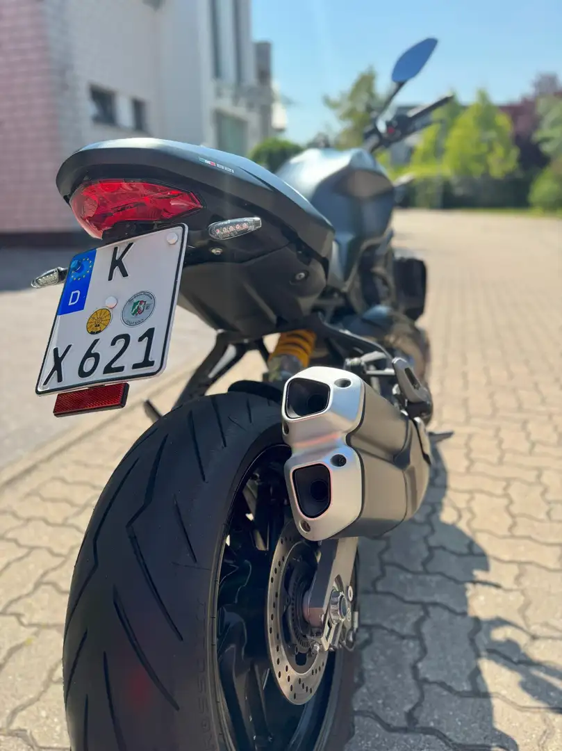 Ducati Monster 821 Dark Stealth Noir - 1