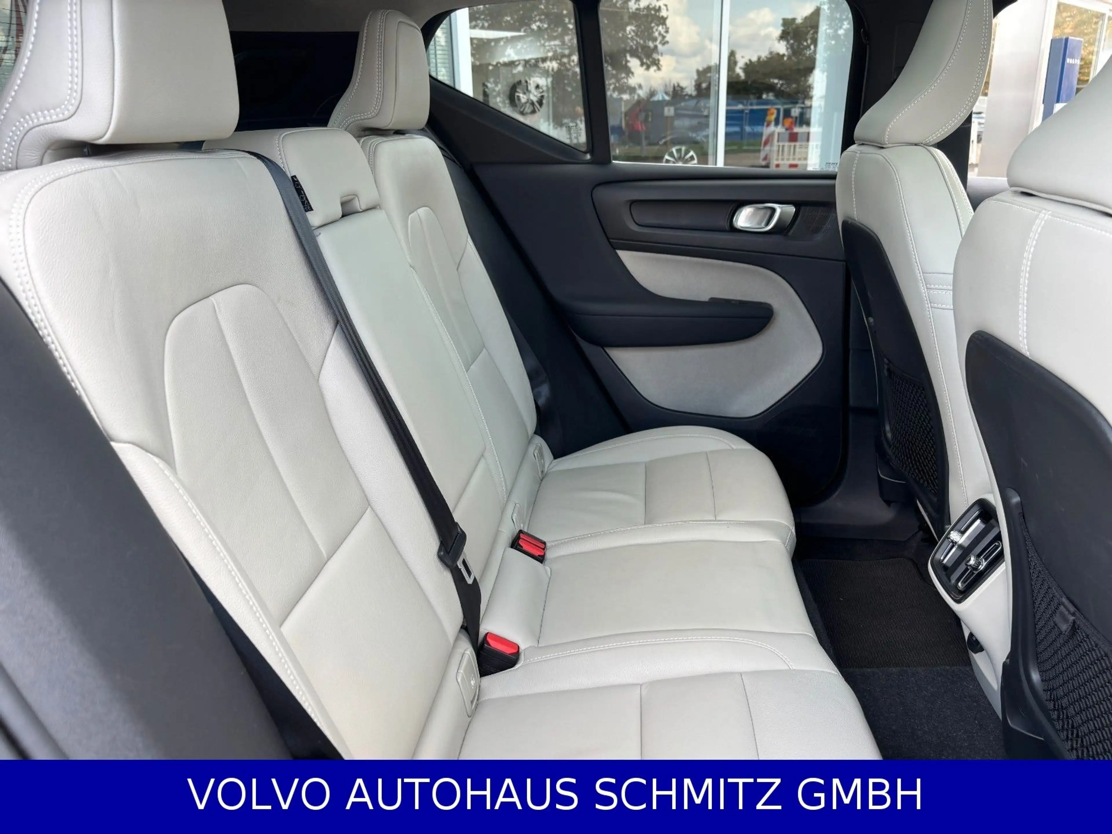 Volvo XC40 Inscription 2WD Panorama AHK — photo 10