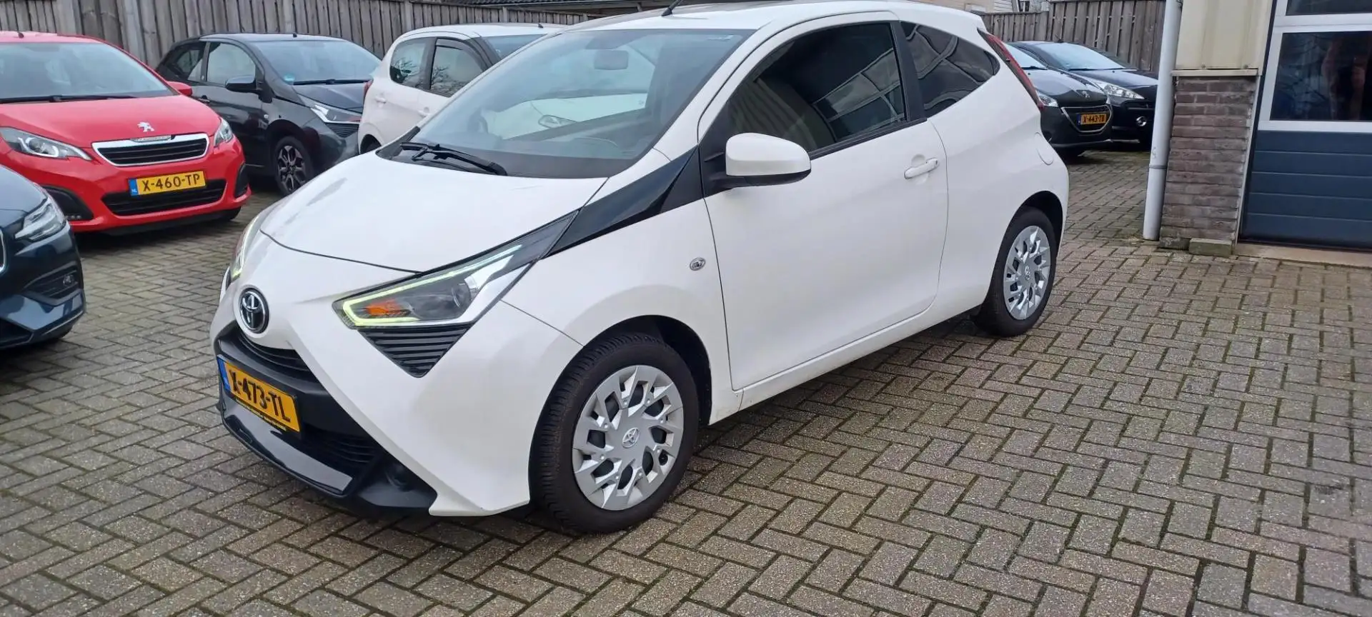 Toyota Aygo 1.0 VVT-i x Wit - 2