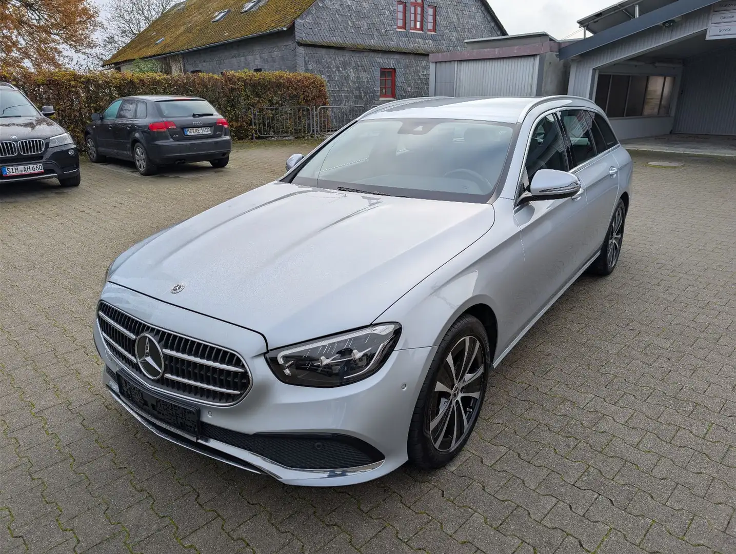Mercedes-Benz E 300 E T-Modell Avantgarde Hybrid 235 KW Silber - 1