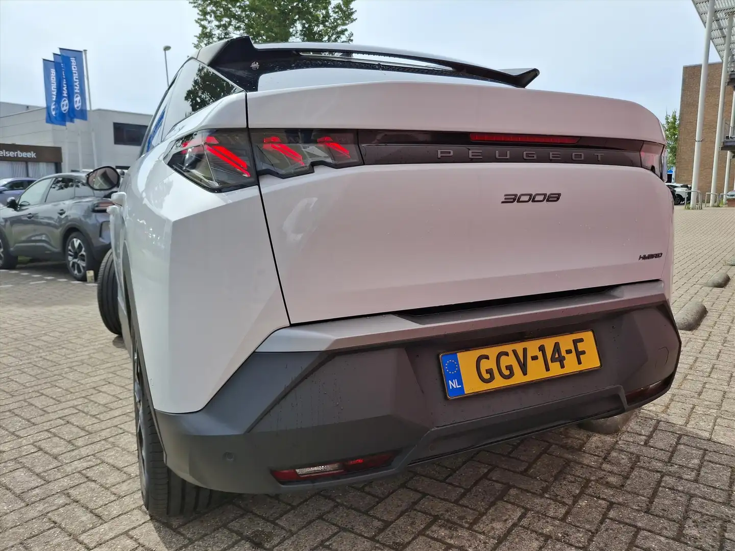 Peugeot 3008 1.2 HYBRID 136pk e-DCS6 GT Wit - 2
