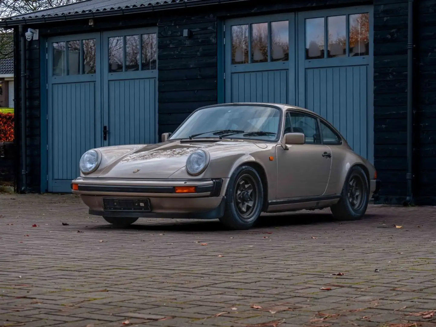 Porsche 911 3.0SC Coupe 1982 Gold - 1