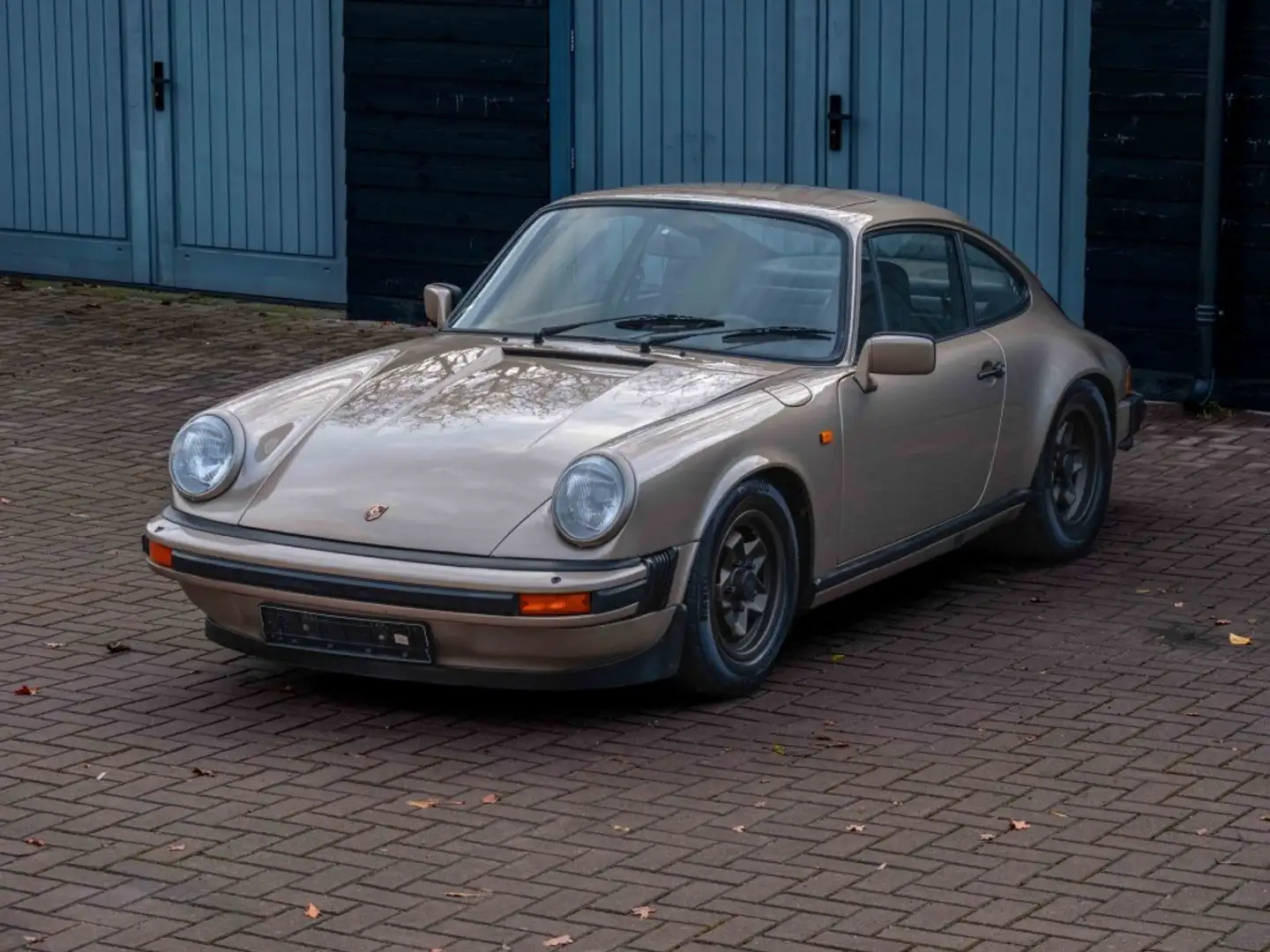 Porsche 911 3.0SC Coupe 1982 Gold - 2
