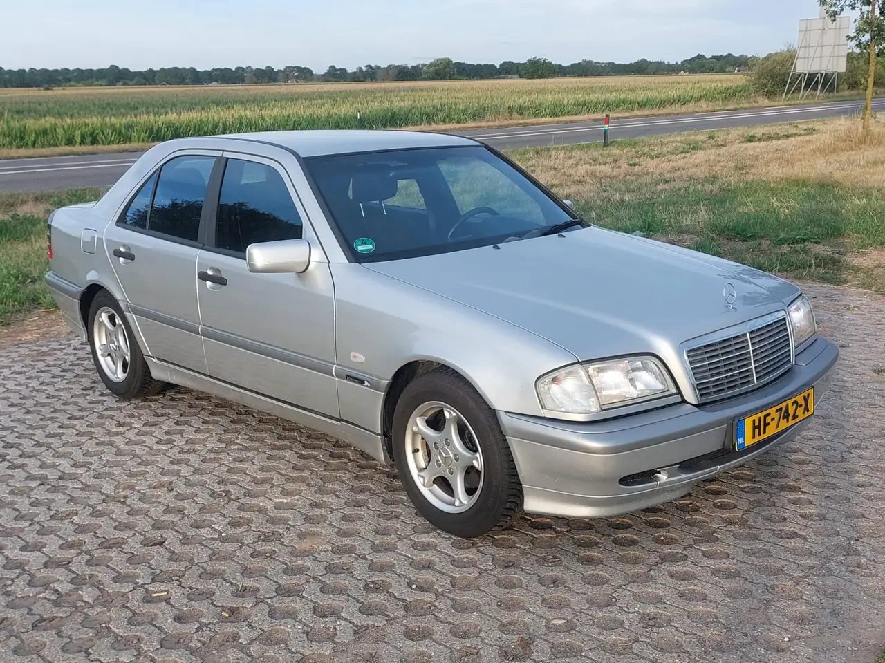 Mercedes-Benz C 180
