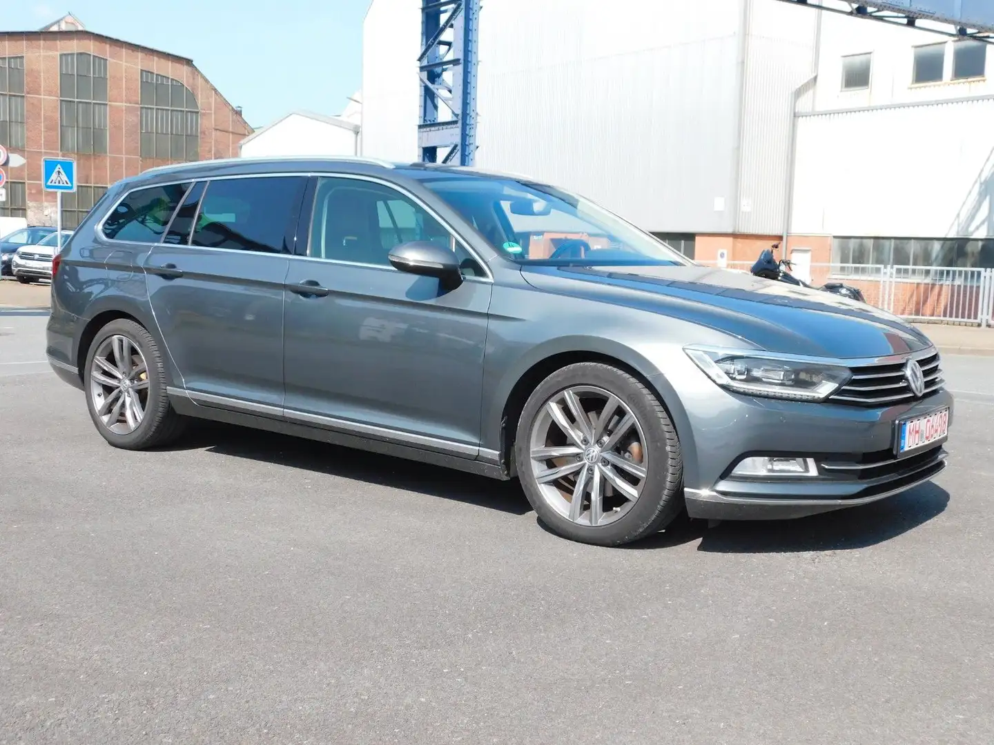 Volkswagen Passat Variant Highline BMT/R-Line Grau - 1