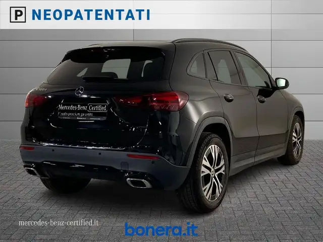 Mercedes-Benz Gla view 3