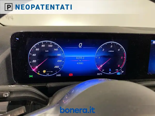 Mercedes-Benz Gla view 14