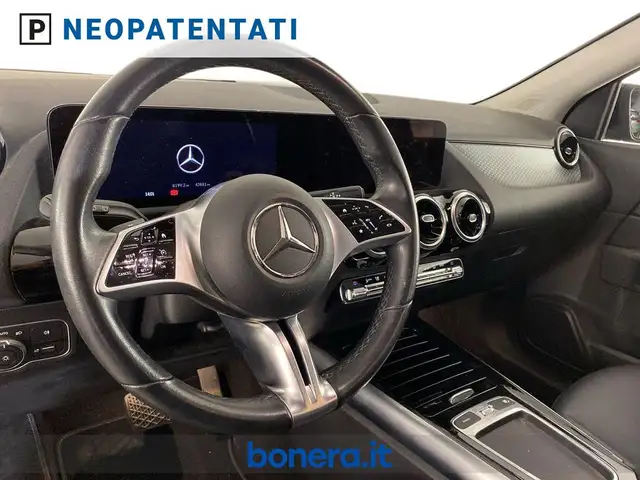Mercedes-Benz Gla view 12