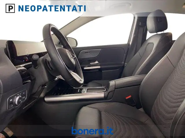 Mercedes-Benz Gla view 11