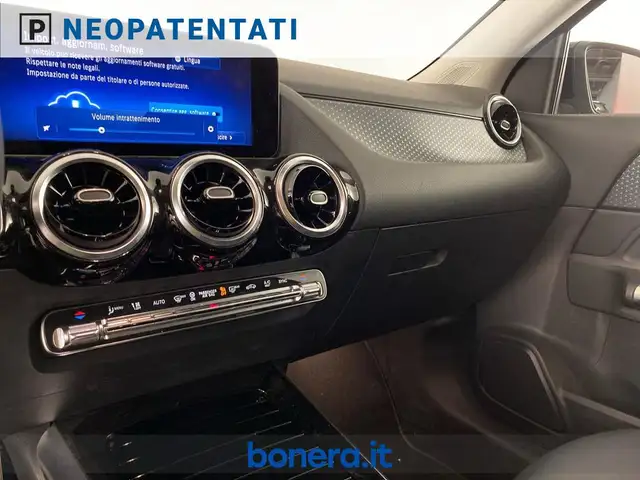 Mercedes-Benz Gla view 13