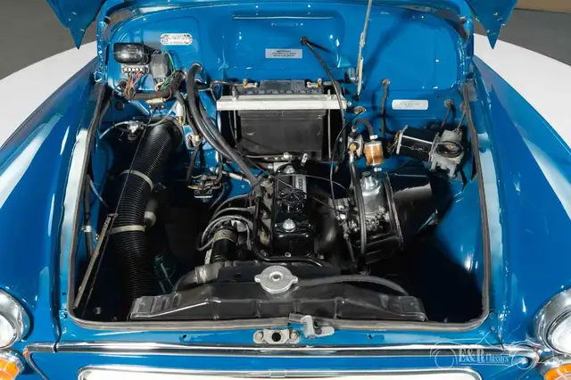 Oldtimer Morris Minor view 5