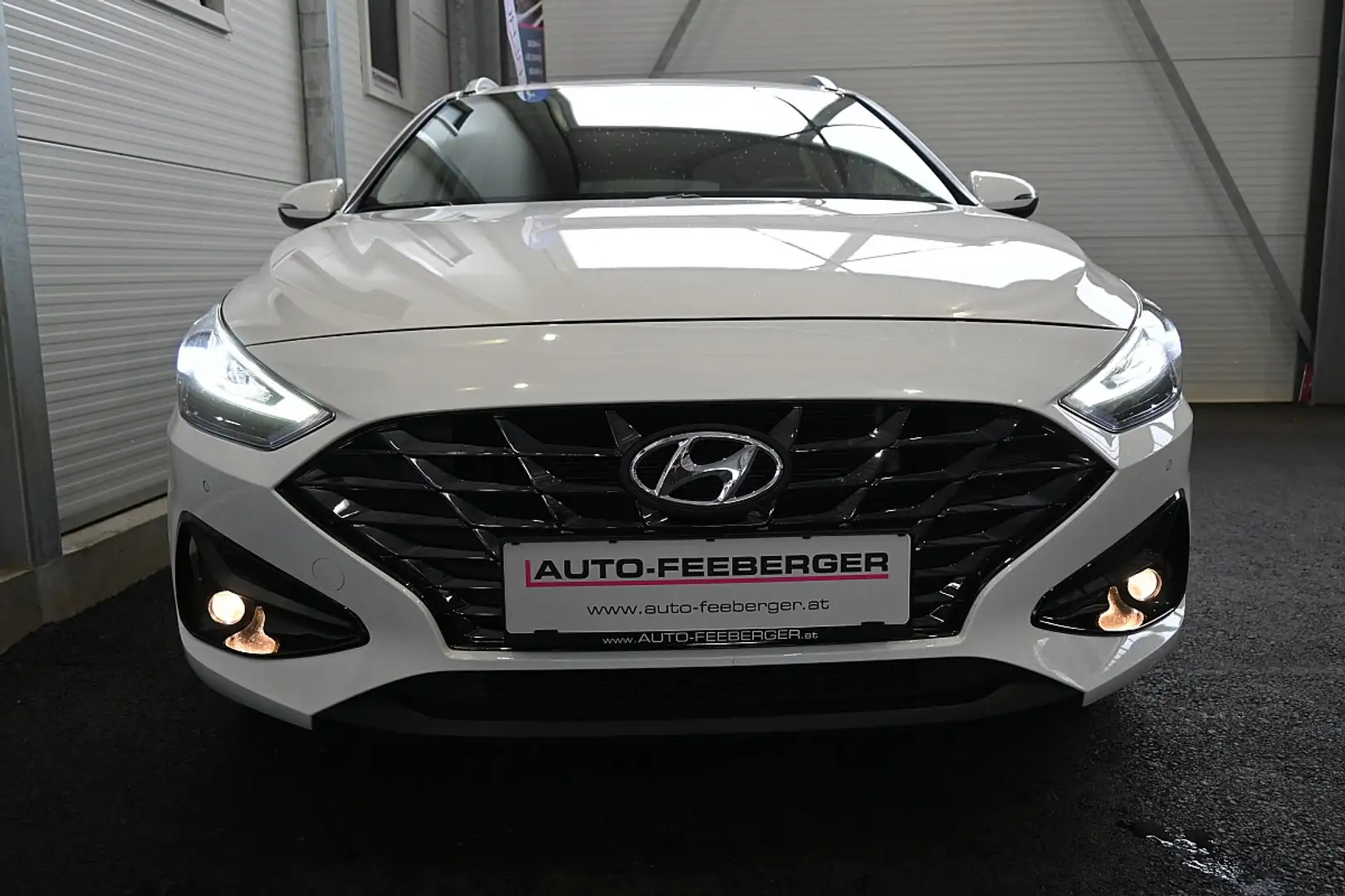 Hyundai i30 CW 1,6 CRDi 115 Smart   LED, R-Kamera, Winterpaket Weiß - 2