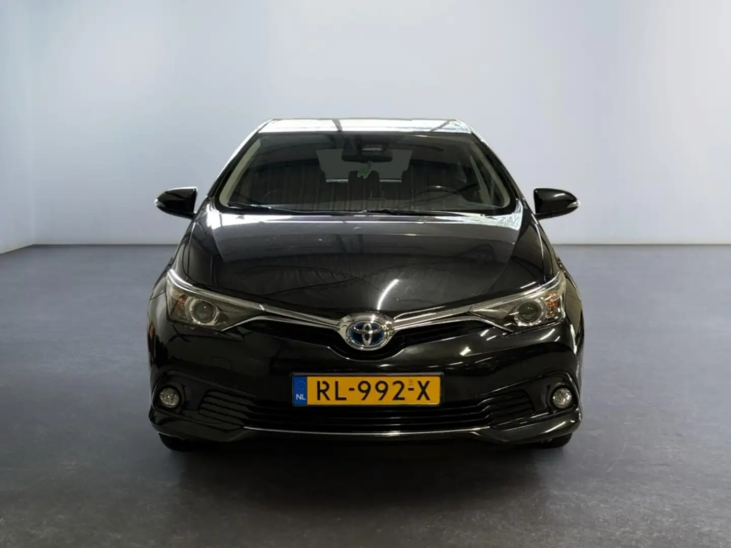 Toyota Auris 1.8 Hybrid Dynamic | Dealer onderhouden | NAP | Af Zwart - 2