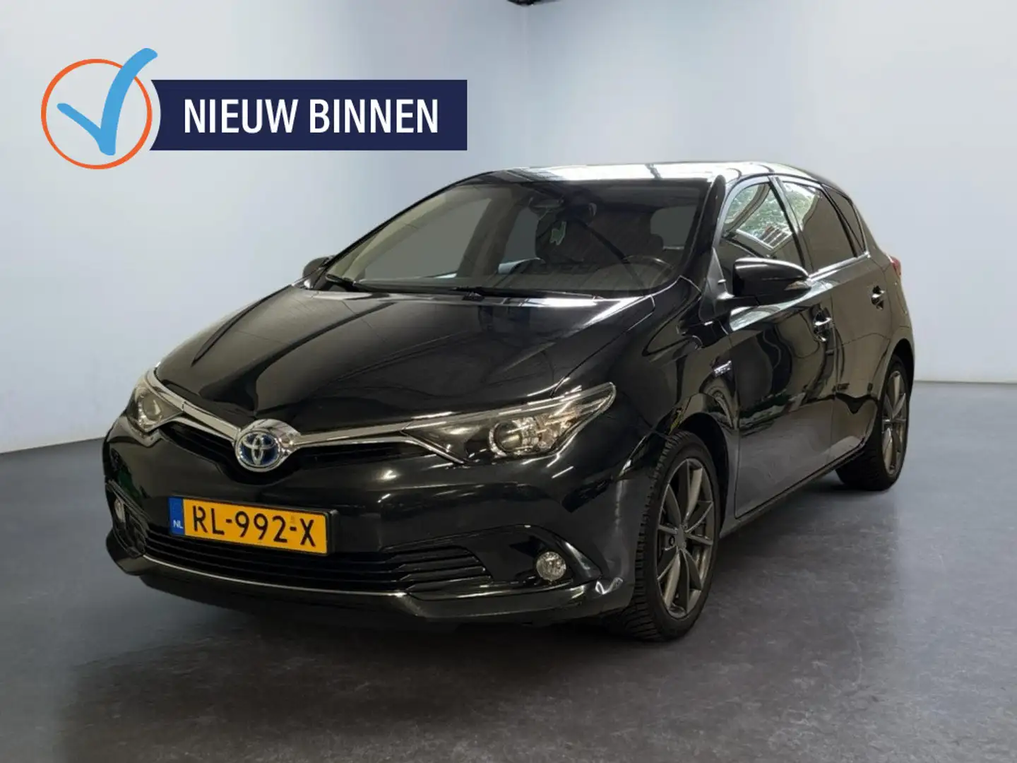 Toyota Auris 1.8 Hybrid Dynamic | Dealer onderhouden | NAP | Af Zwart - 1
