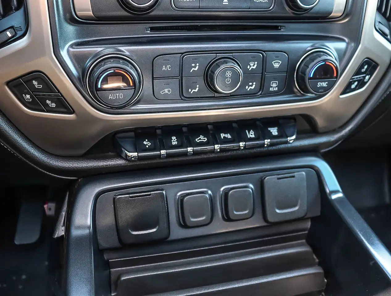 GMC Sierra 3500 снимка GMC Sierra 3500