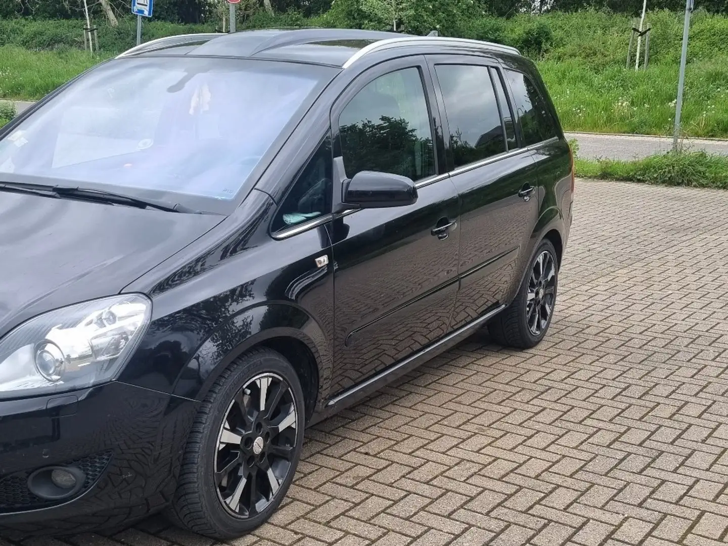 Opel Zafira 1.9 CDTI Automatik Sport Negru - 1