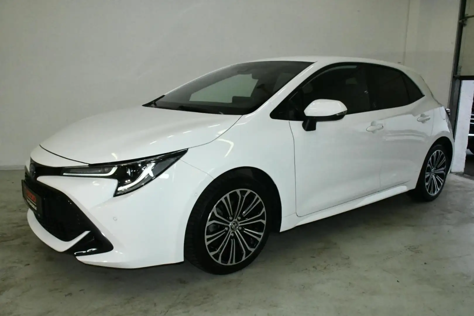 Toyota Corolla Lim. Hybrid Team D ACC*KEY*NAV*CAM*TW Klima Navi Weiß - 2