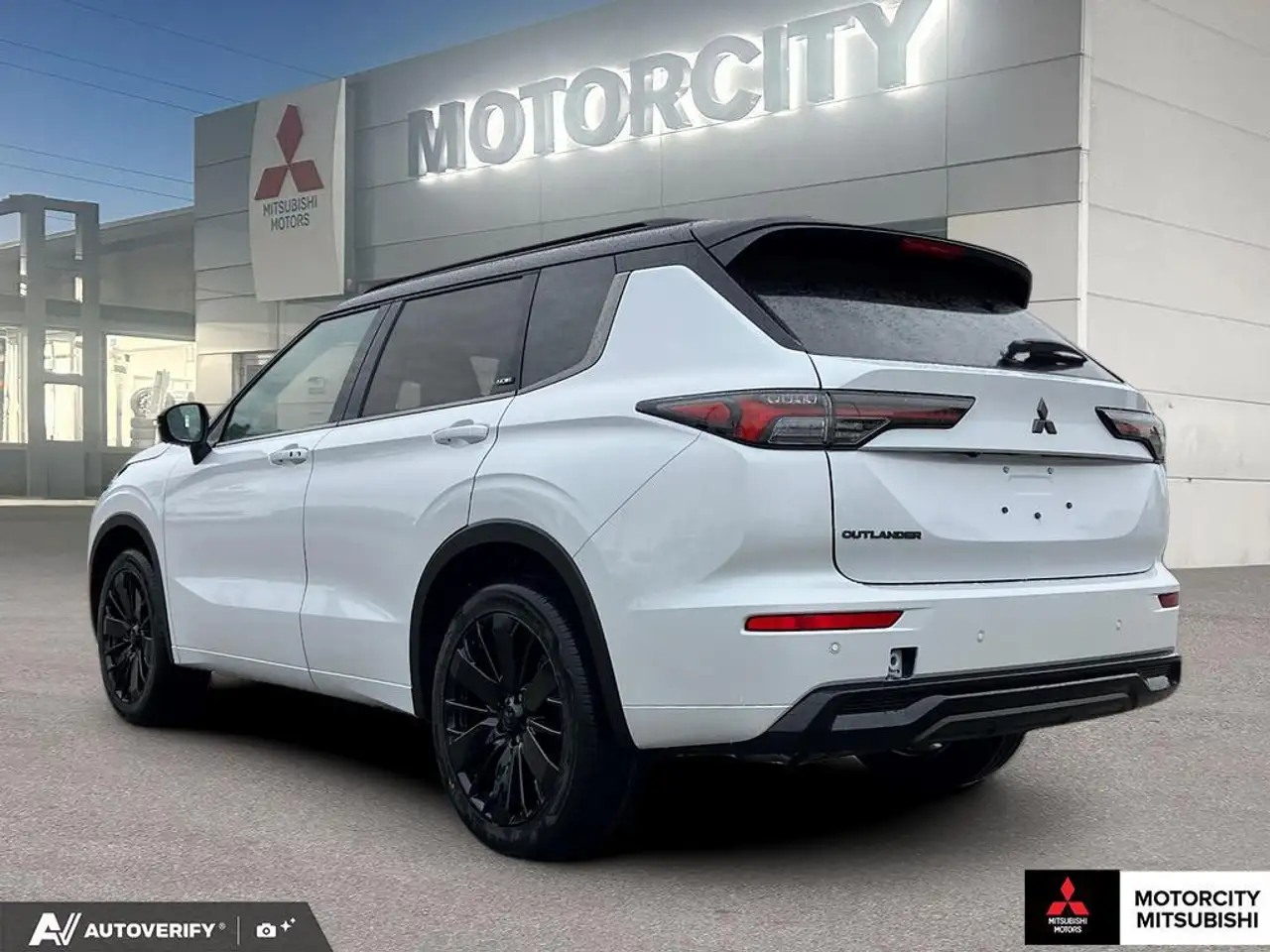 Mitsubishi Outlander снимка Mitsubishi Outlander