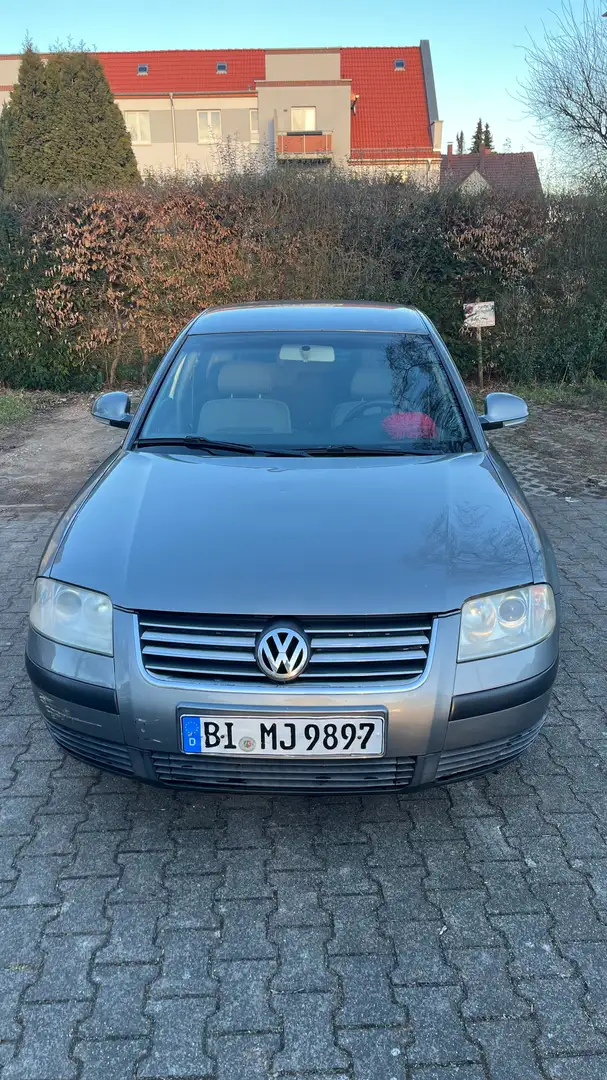 Volkswagen Passat Passat 1.6 Grau - 1