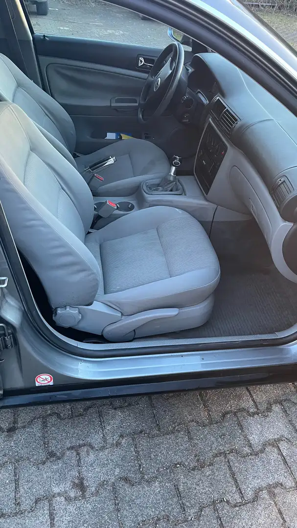 Volkswagen Passat Passat 1.6 Grau - 2