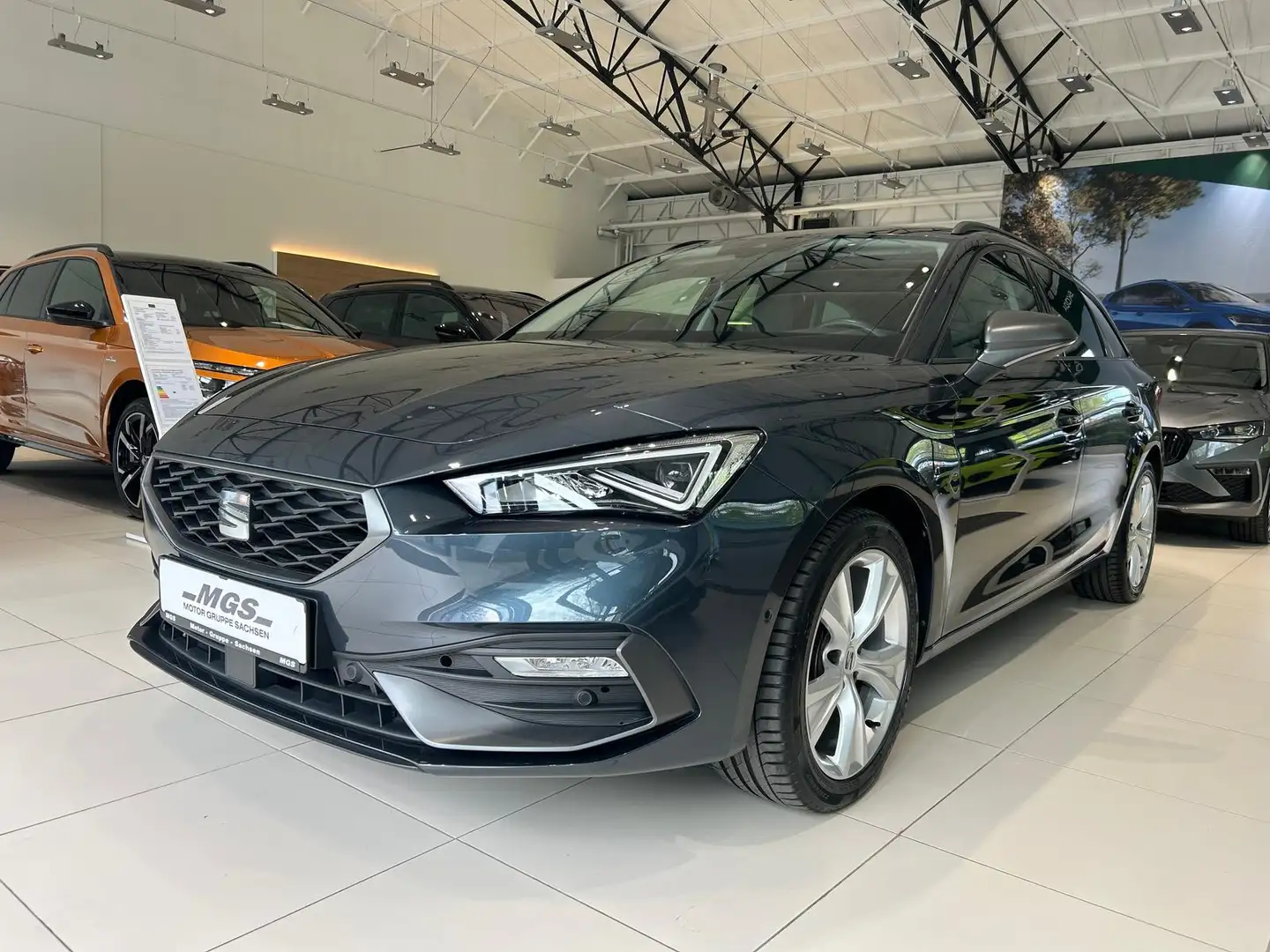 SEAT Leon Sportstourer 1.5 FR Grau - 2