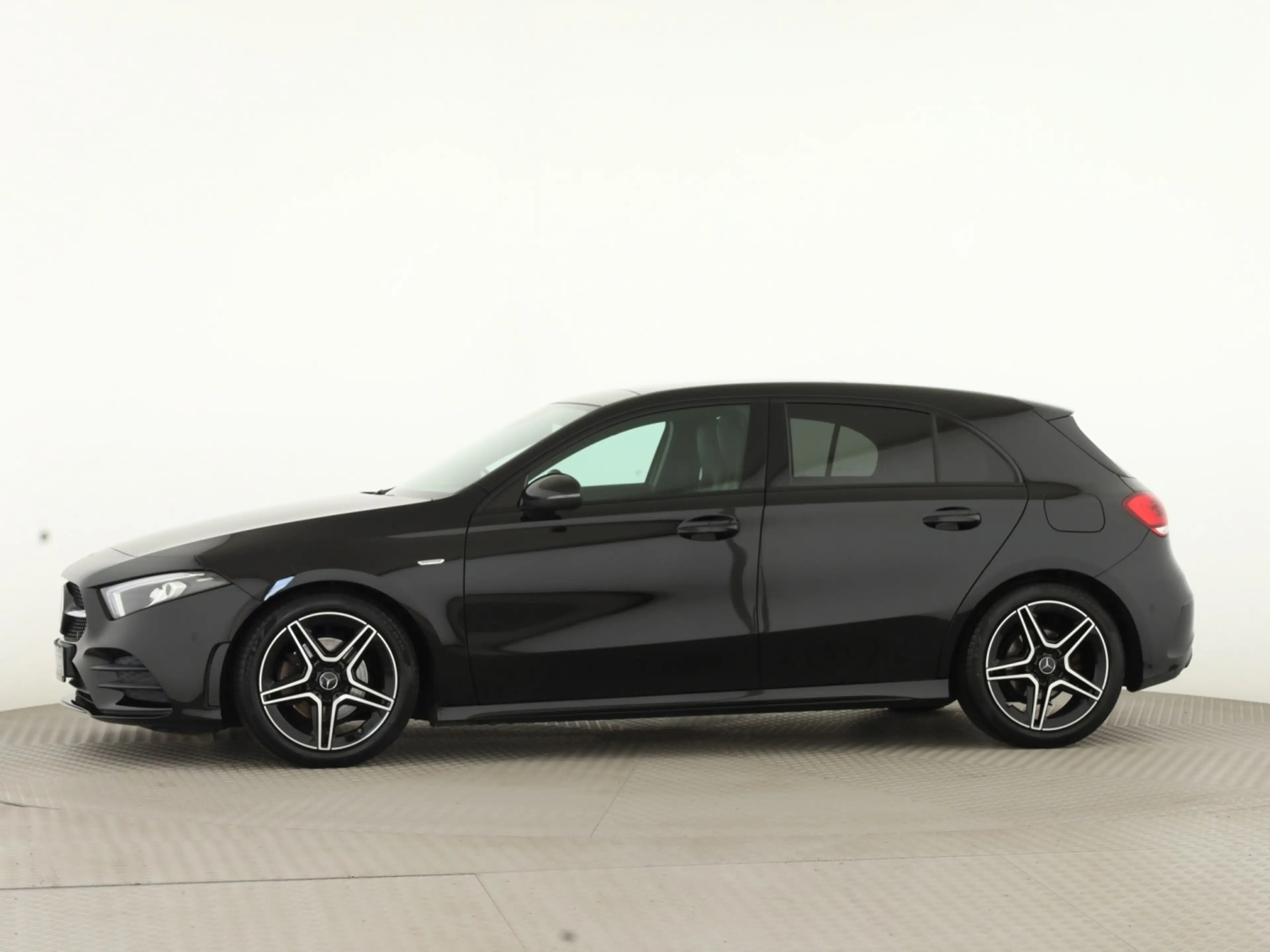 Mercedes-Benz A 200 *AMG-Line*Edition 2020*Panorama*LED*Navi** — photo 7