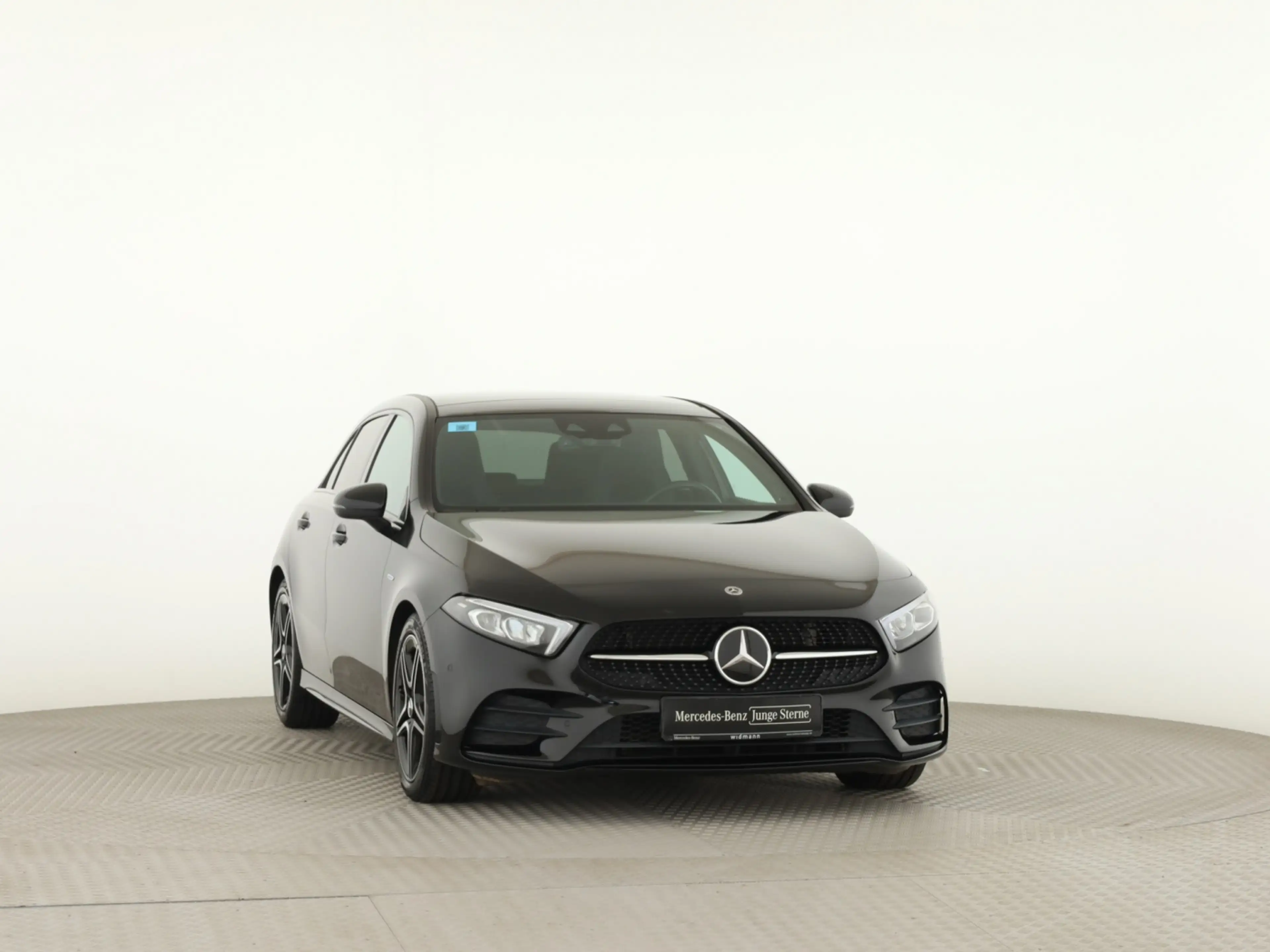 Mercedes-Benz A 200 *AMG-Line*Edition 2020*Panorama*LED*Navi** — photo 3