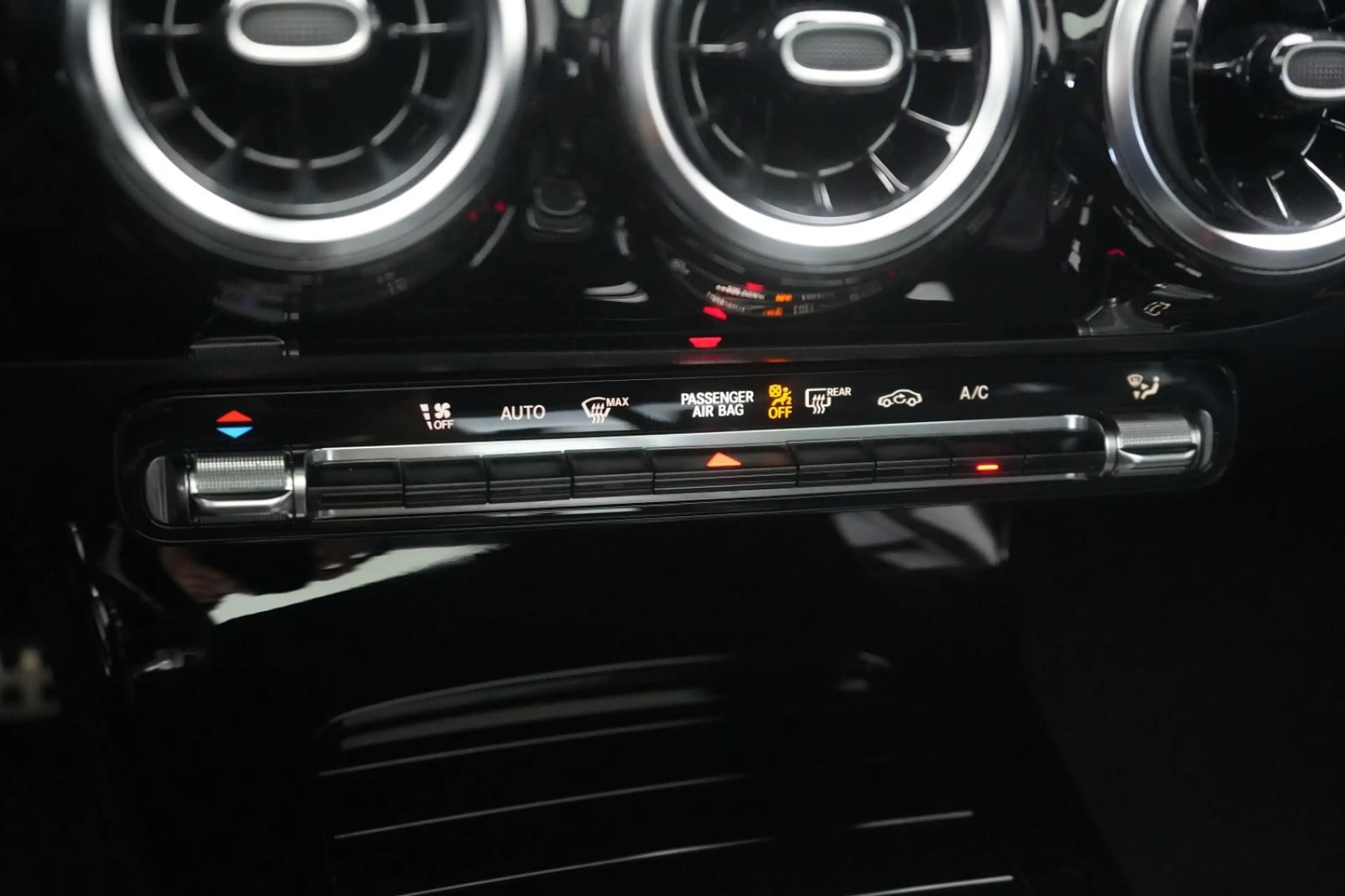 Mercedes-Benz CLA 220 d 8G-DCT AMG CarPlay/Temp/Kamera/Pano/La — photo 15