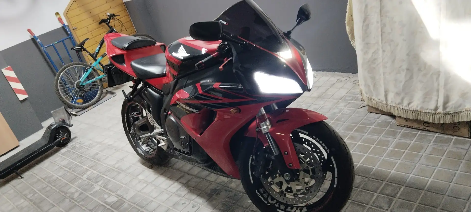 Honda CBR 1000 Rojo - 2