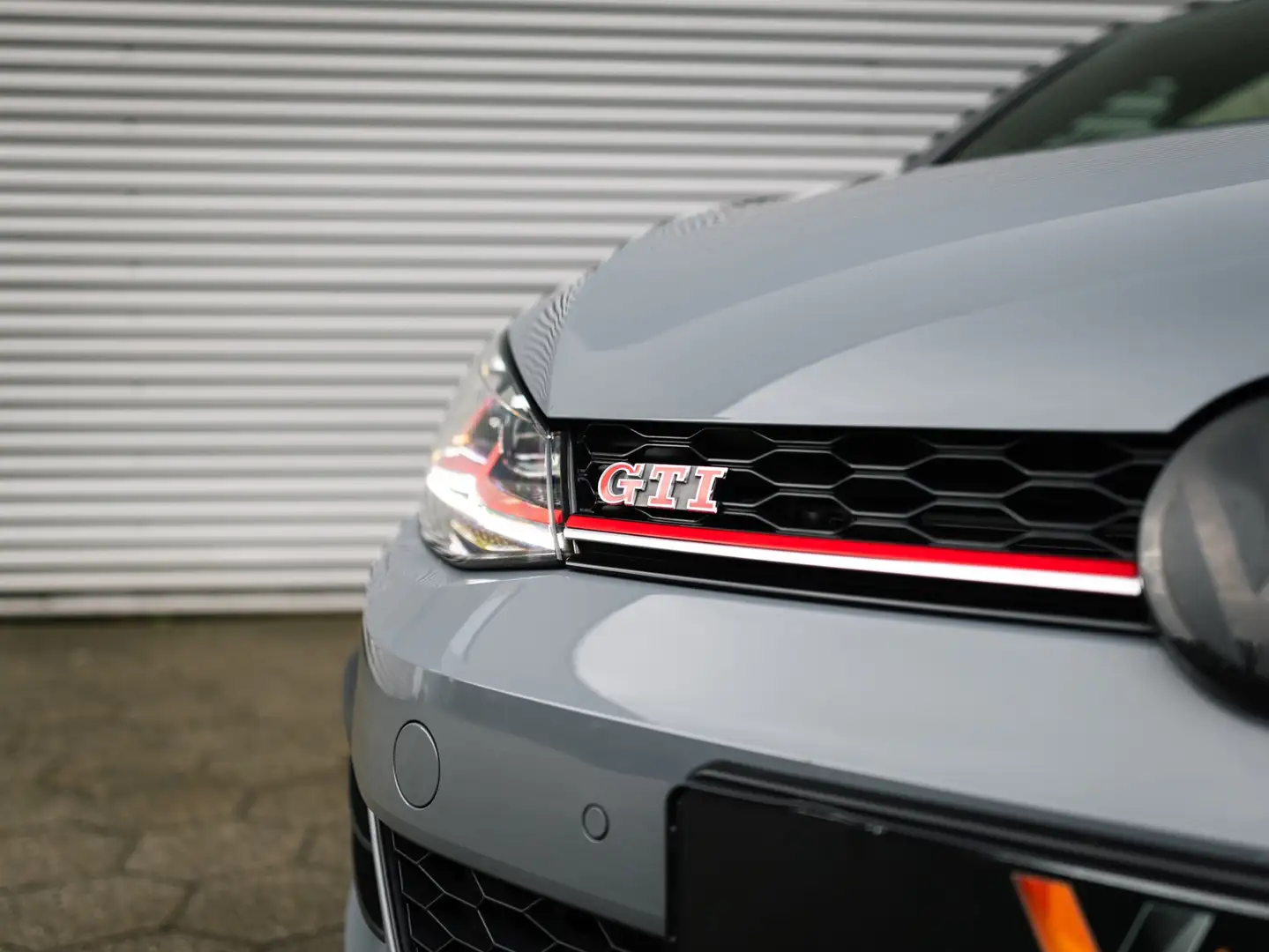 Volkswagen Golf GTI 2.0 TSI TCR Pano DCC Leer Lane VOL!!! Grijs - 2