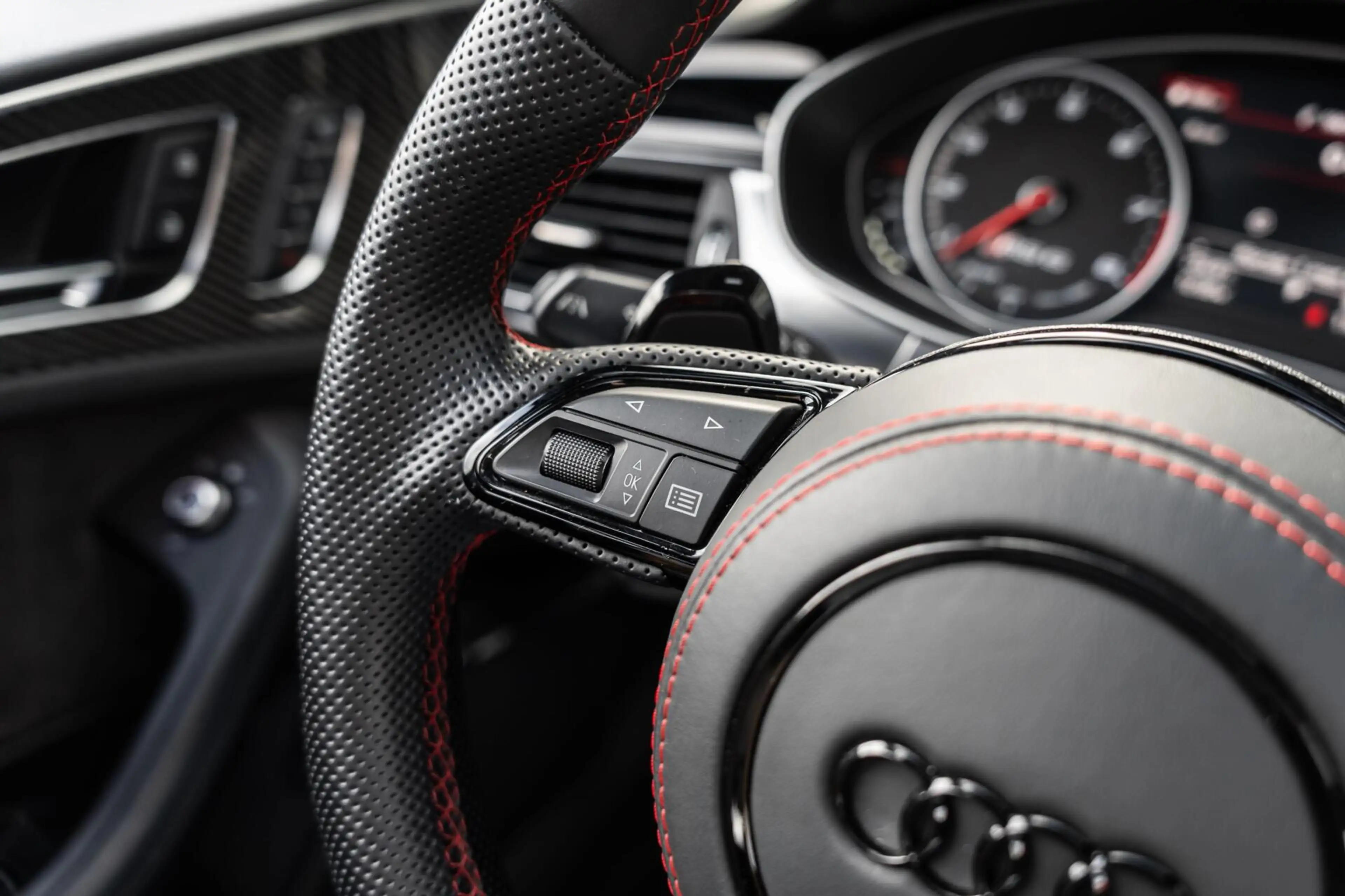 Audi RS6 Avant 4.0 TFSI RS 6 quattro — photo 17