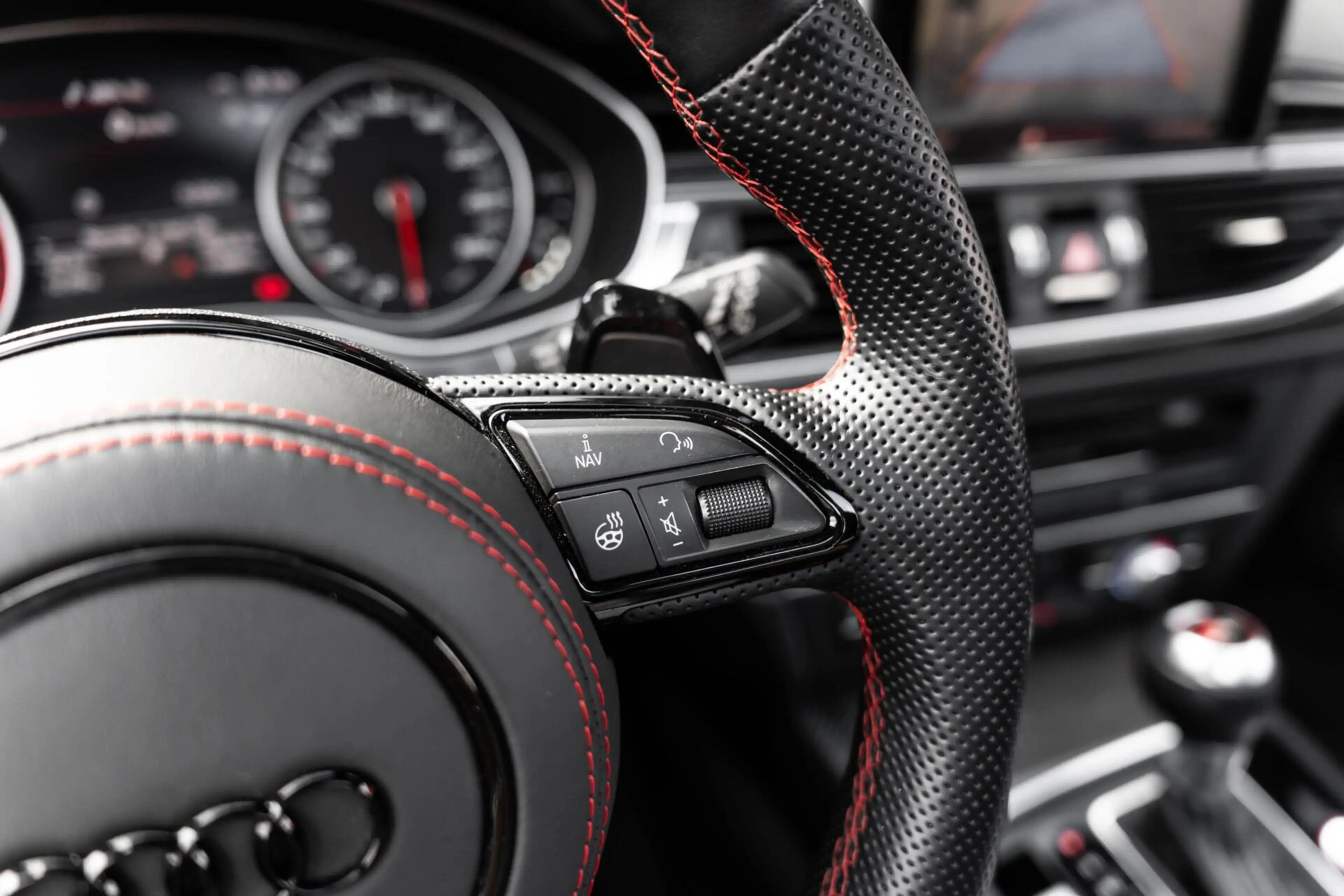 Audi RS6 Avant 4.0 TFSI RS 6 quattro — photo 18