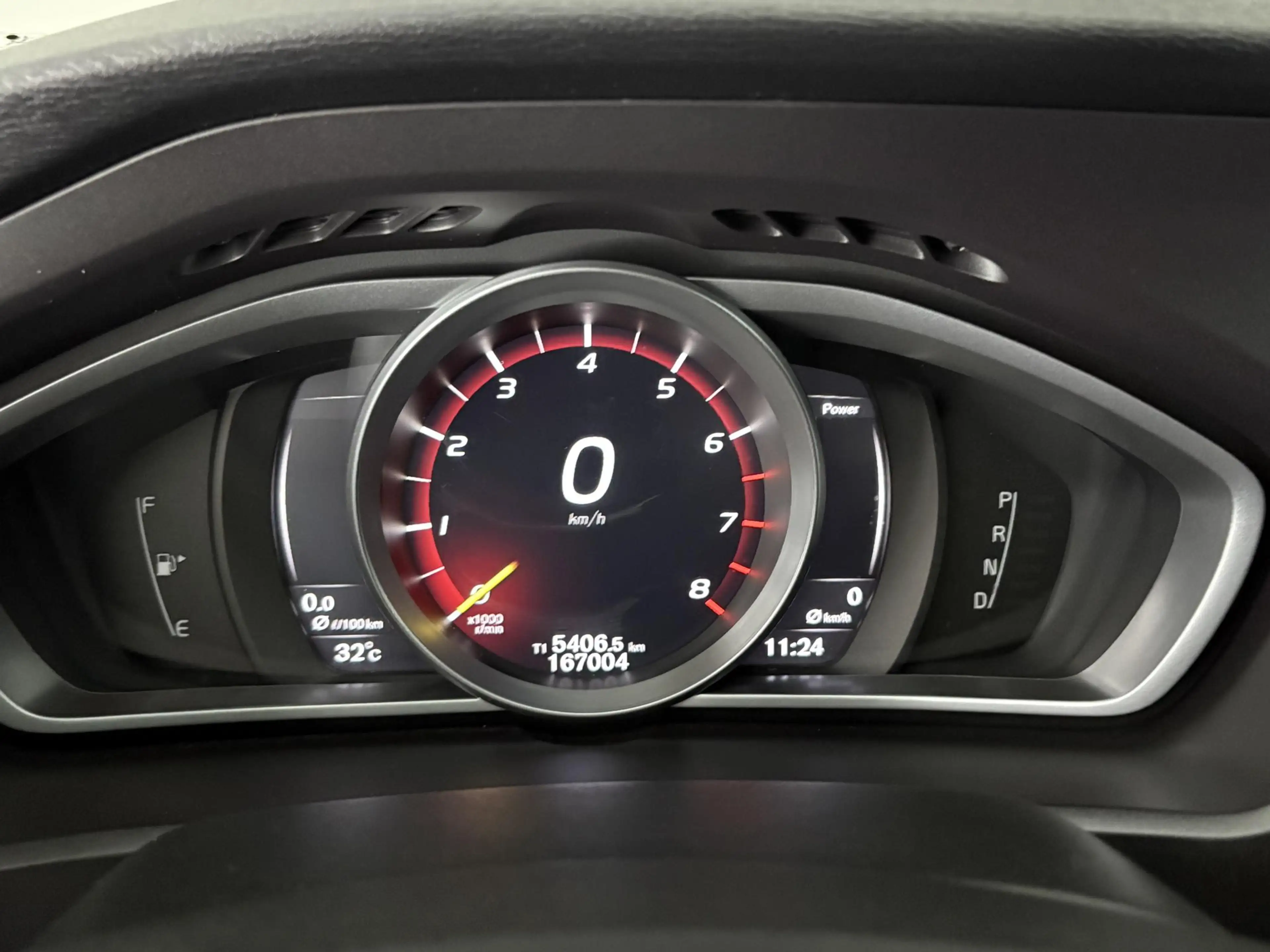 Volvo V40 1.5 T3 Polar+ Sport R-Design | TREKHAAK | PANO-DAK — photo 11