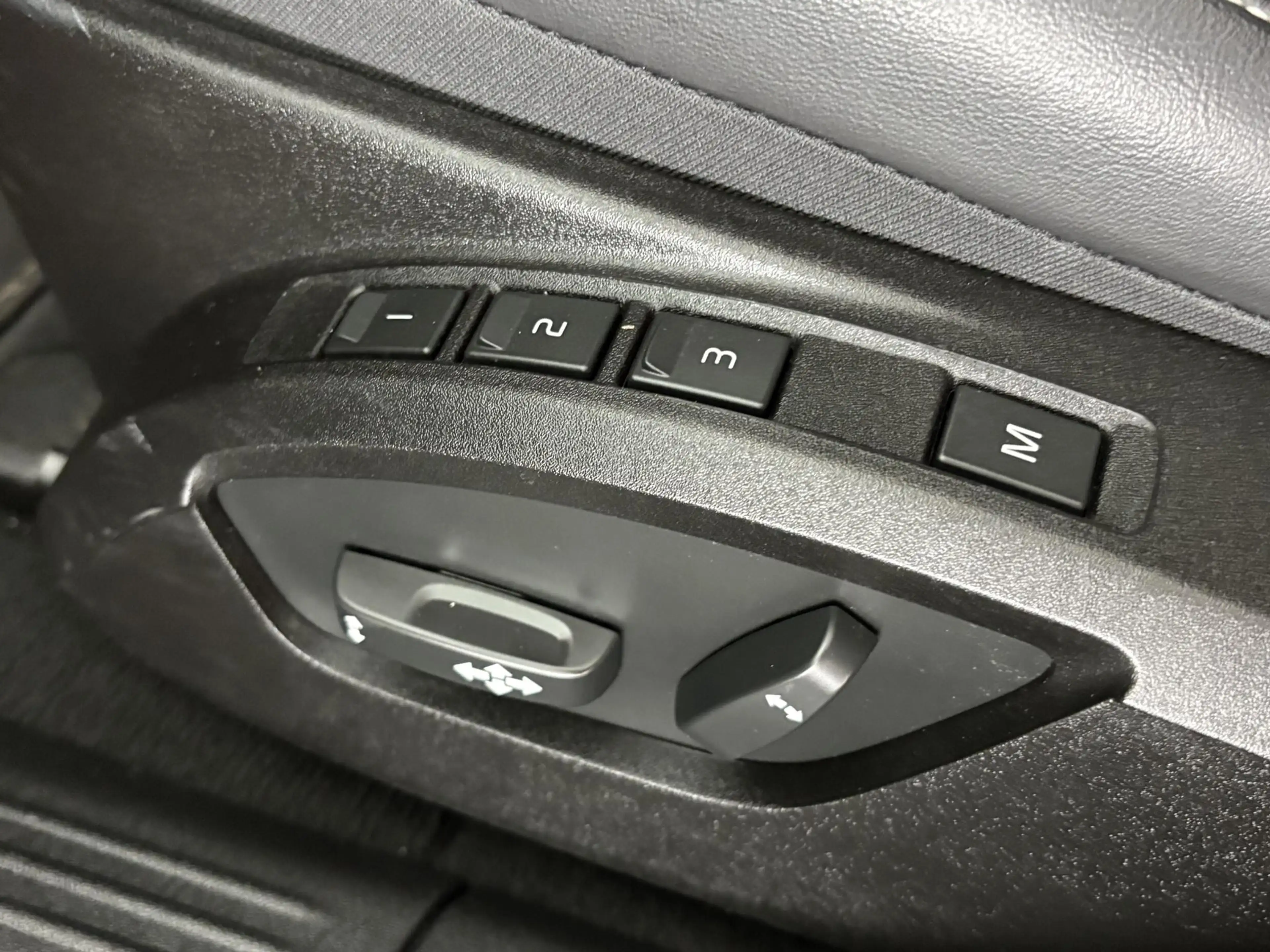 Volvo V40 1.5 T3 Polar+ Sport R-Design | TREKHAAK | PANO-DAK — photo 25