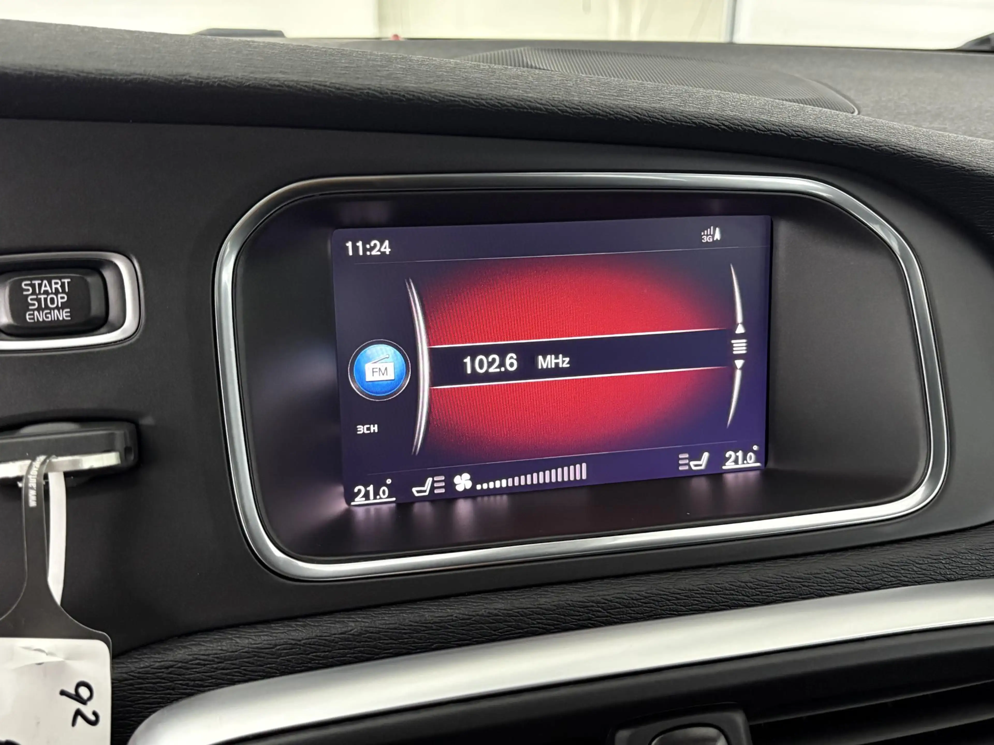 Volvo V40 1.5 T3 Polar+ Sport R-Design | TREKHAAK | PANO-DAK — photo 12